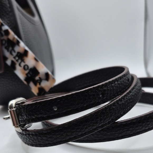 Elegant Black Leather Handbag - Picture 3 of 4